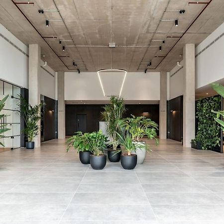 Modern Trafford 1Br Apartment-Free Parking-Cinema Room マンチェスター エクステリア 写真