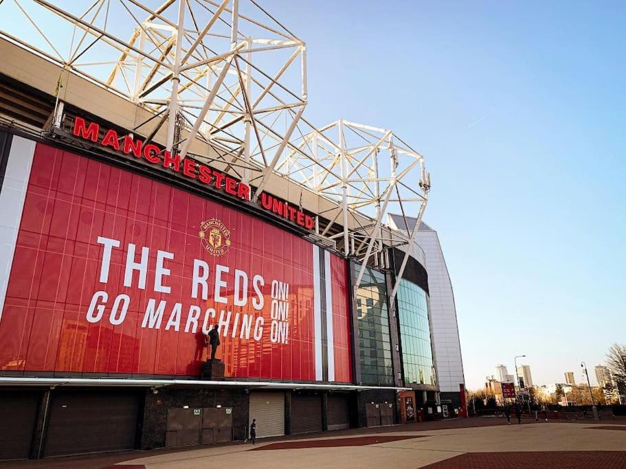 Modern Trafford 1Br Apartment-Free Parking-Cinema Room マンチェスター エクステリア 写真