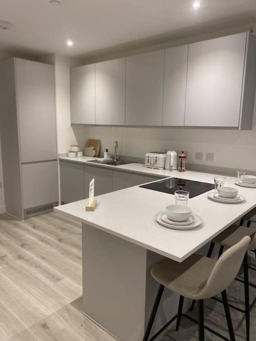 Modern Trafford 1Br Apartment-Free Parking-Cinema Room マンチェスター エクステリア 写真
