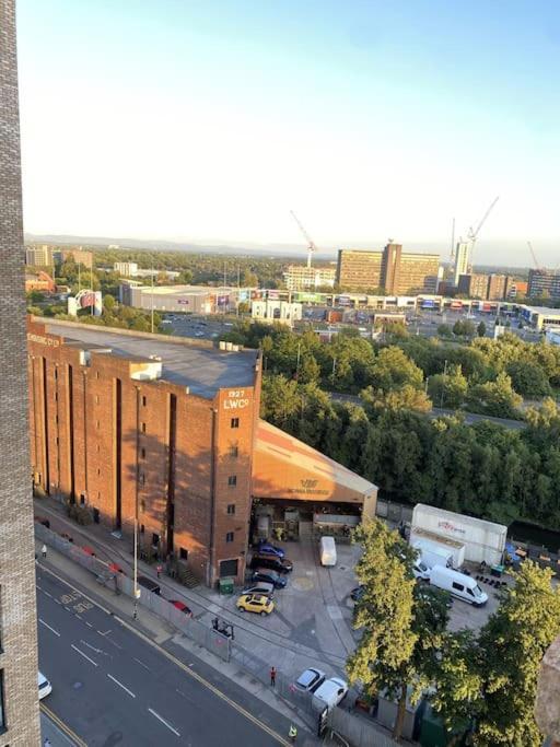 Modern Trafford 1Br Apartment-Free Parking-Cinema Room マンチェスター エクステリア 写真