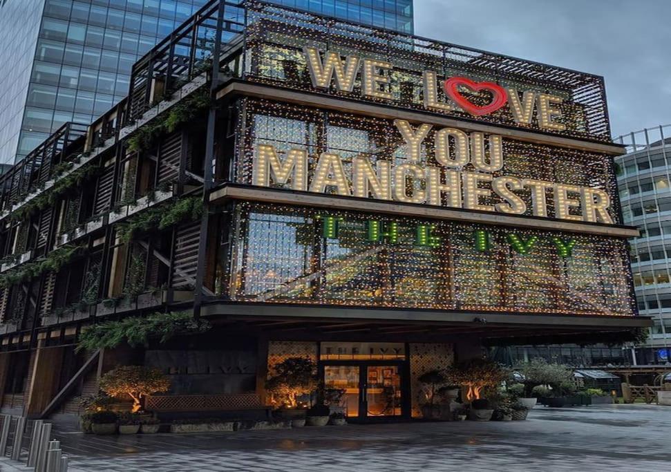 Modern Trafford 1Br Apartment-Free Parking-Cinema Room マンチェスター エクステリア 写真
