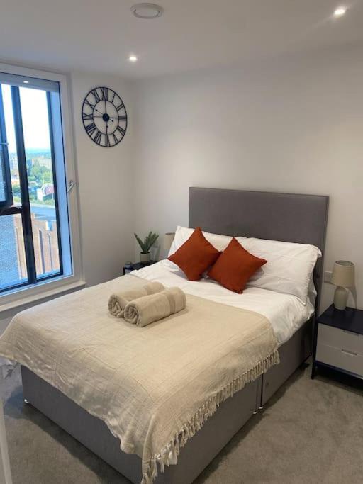 Modern Trafford 1Br Apartment-Free Parking-Cinema Room マンチェスター エクステリア 写真