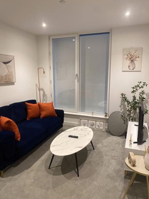 Modern Trafford 1Br Apartment-Free Parking-Cinema Room マンチェスター エクステリア 写真