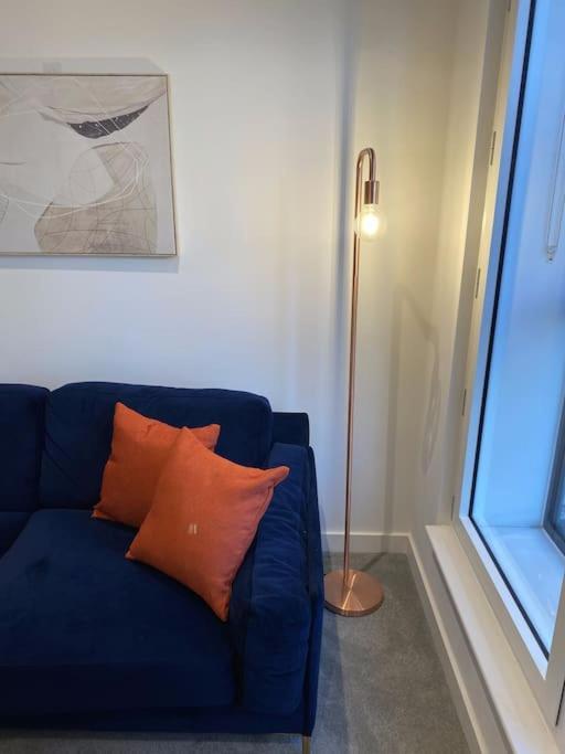 Modern Trafford 1Br Apartment-Free Parking-Cinema Room マンチェスター エクステリア 写真