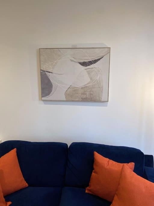 Modern Trafford 1Br Apartment-Free Parking-Cinema Room マンチェスター エクステリア 写真