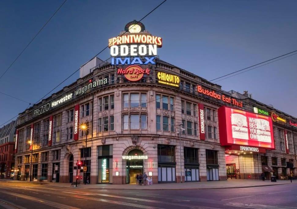 Modern Trafford 1Br Apartment-Free Parking-Cinema Room マンチェスター エクステリア 写真