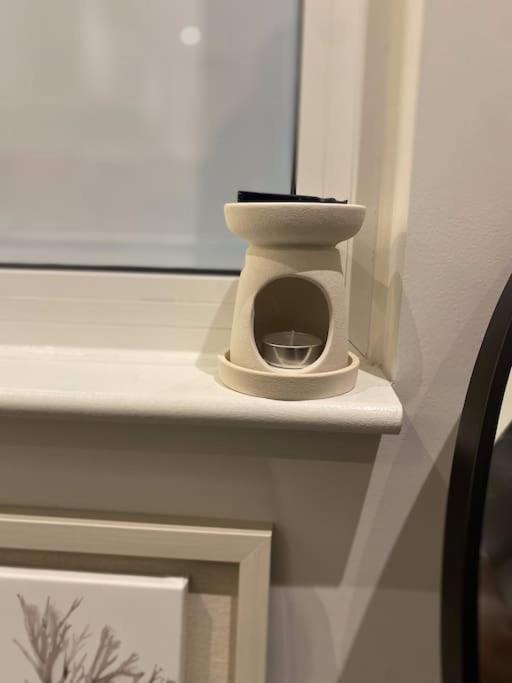 Modern Trafford 1Br Apartment-Free Parking-Cinema Room マンチェスター エクステリア 写真