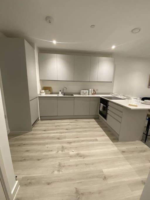 Modern Trafford 1Br Apartment-Free Parking-Cinema Room マンチェスター エクステリア 写真