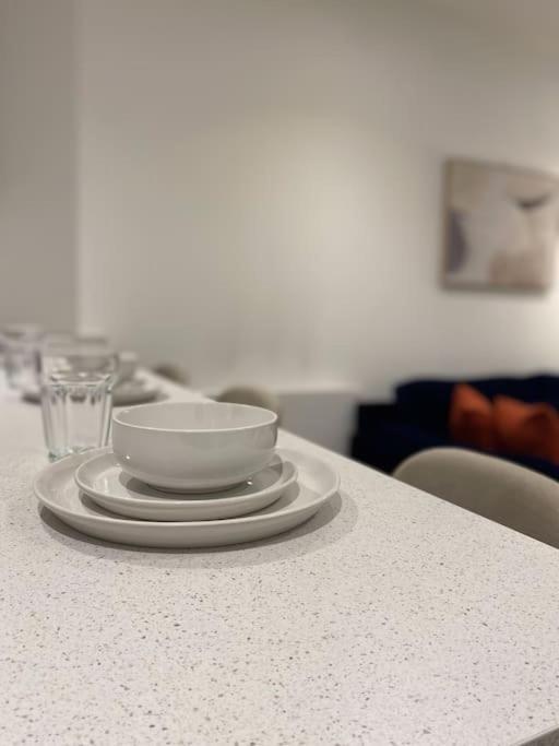 Modern Trafford 1Br Apartment-Free Parking-Cinema Room マンチェスター エクステリア 写真