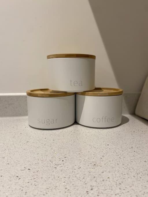 Modern Trafford 1Br Apartment-Free Parking-Cinema Room マンチェスター エクステリア 写真